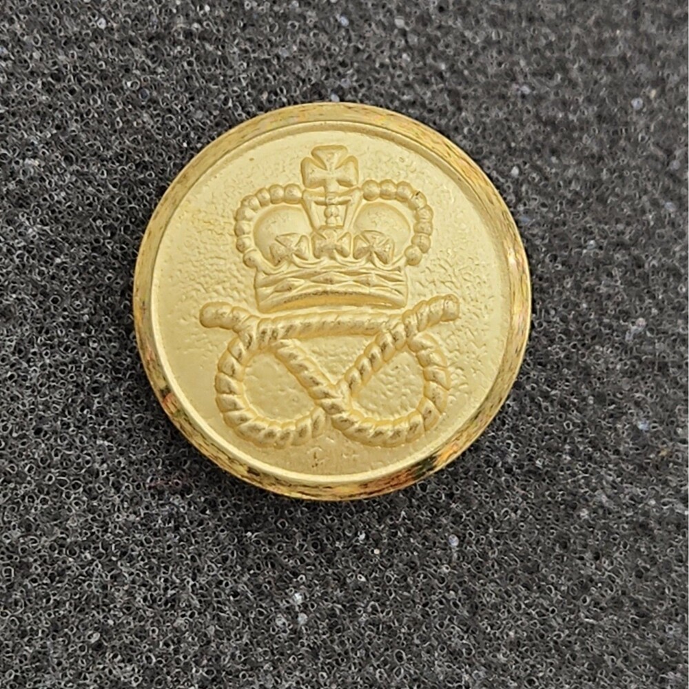 Button Staffordshire Knot Under a King's Crown Gold Tone Magnetic Back .75"